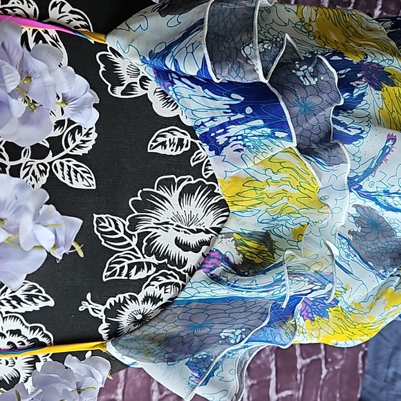 Lilly Rose Floral Fully Lined Sundress with adjustable straps. Size XL - Picture 2 of 9